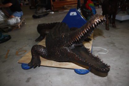 Alligator fountain - Bronze Statue -  Size: 77"L x 34"W x 18"H.