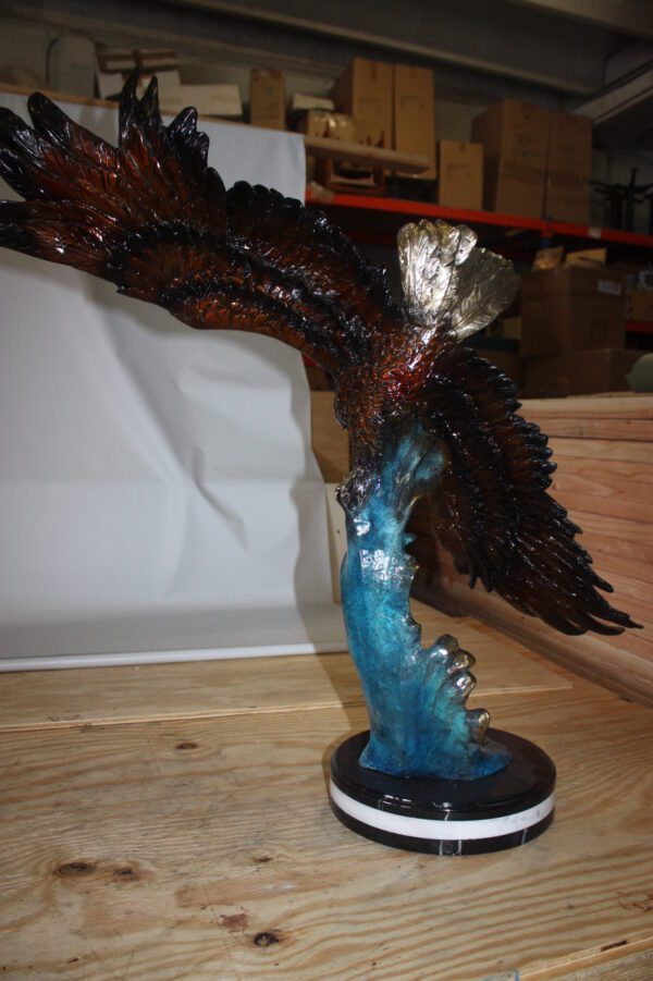 Eagle on a wave - Bronze Statue -  Size: 32"L x 12"W x 34"H.