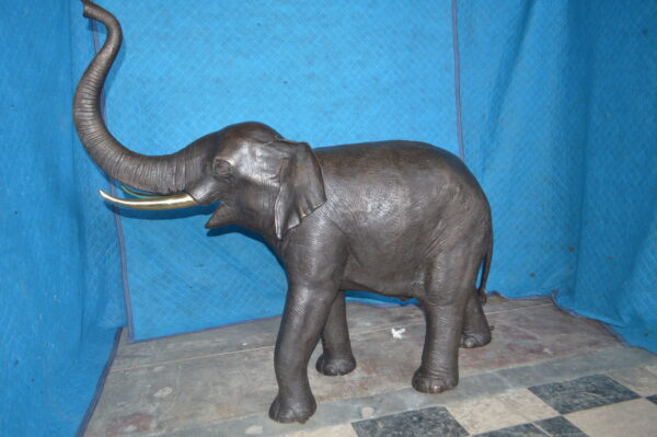 Pair of large Elephants bronze statue - fountain -  Size: 55"L x 17"W x 53"H. - Image 10