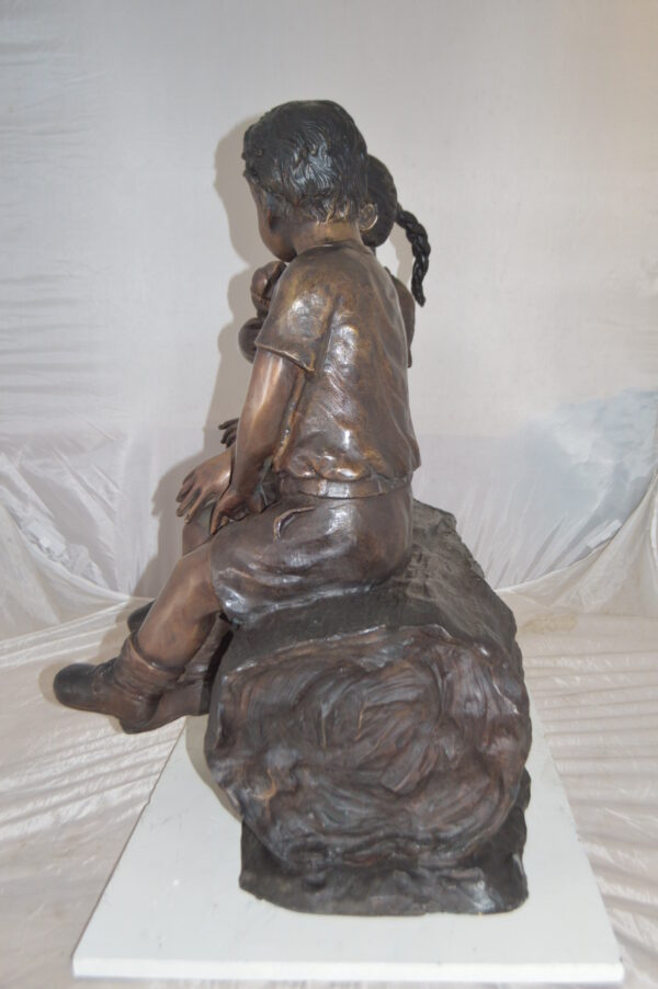 Boy and Girl enjoying an ice-cream bronze statue -  Size: 28"L x 24"W x 33"H. - Image 11