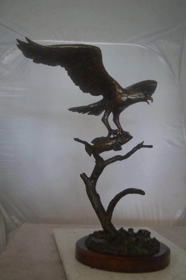 Osprey Eagle Bronze Statue by Carl Wagner  -  Size: 28"L x 14"W x 28"H. - Image 7