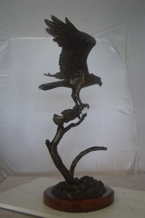 Osprey Eagle Bronze Statue by Carl Wagner  -  Size: 28"L x 14"W x 28"H. - Image 8