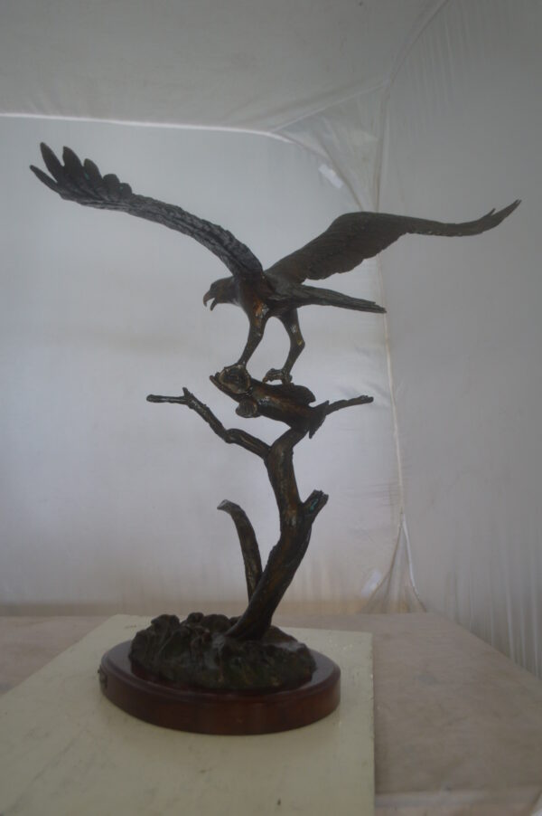 Osprey Eagle Bronze Statue by Carl Wagner  -  Size: 28"L x 14"W x 28"H. - Image 10
