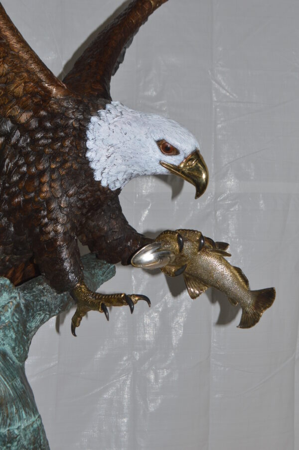 Eagle on a Tree with white face Bronze Statue -  Size: 40"L x 70"W x 90"H. - Image 6