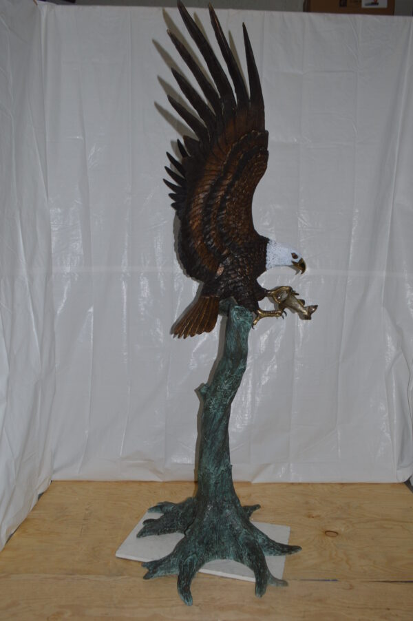 Eagle on a Tree with white face Bronze Statue -  Size: 40"L x 70"W x 90"H. - Image 7