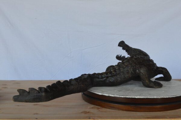 Alligator ready to attack bronze statue -  Size: 36"L x 18"W x 10"H. - Image 8