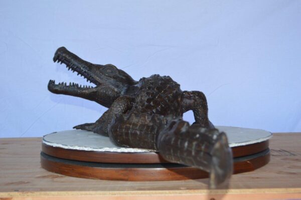 Alligator ready to attack bronze statue -  Size: 36"L x 18"W x 10"H. - Image 9