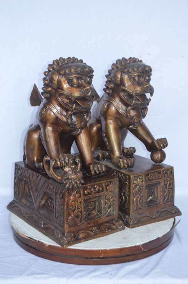Pair of Foo Dogs bronze statues  -  Size: 20"L x 10"W x 23"H. 40 LB each - Image 4