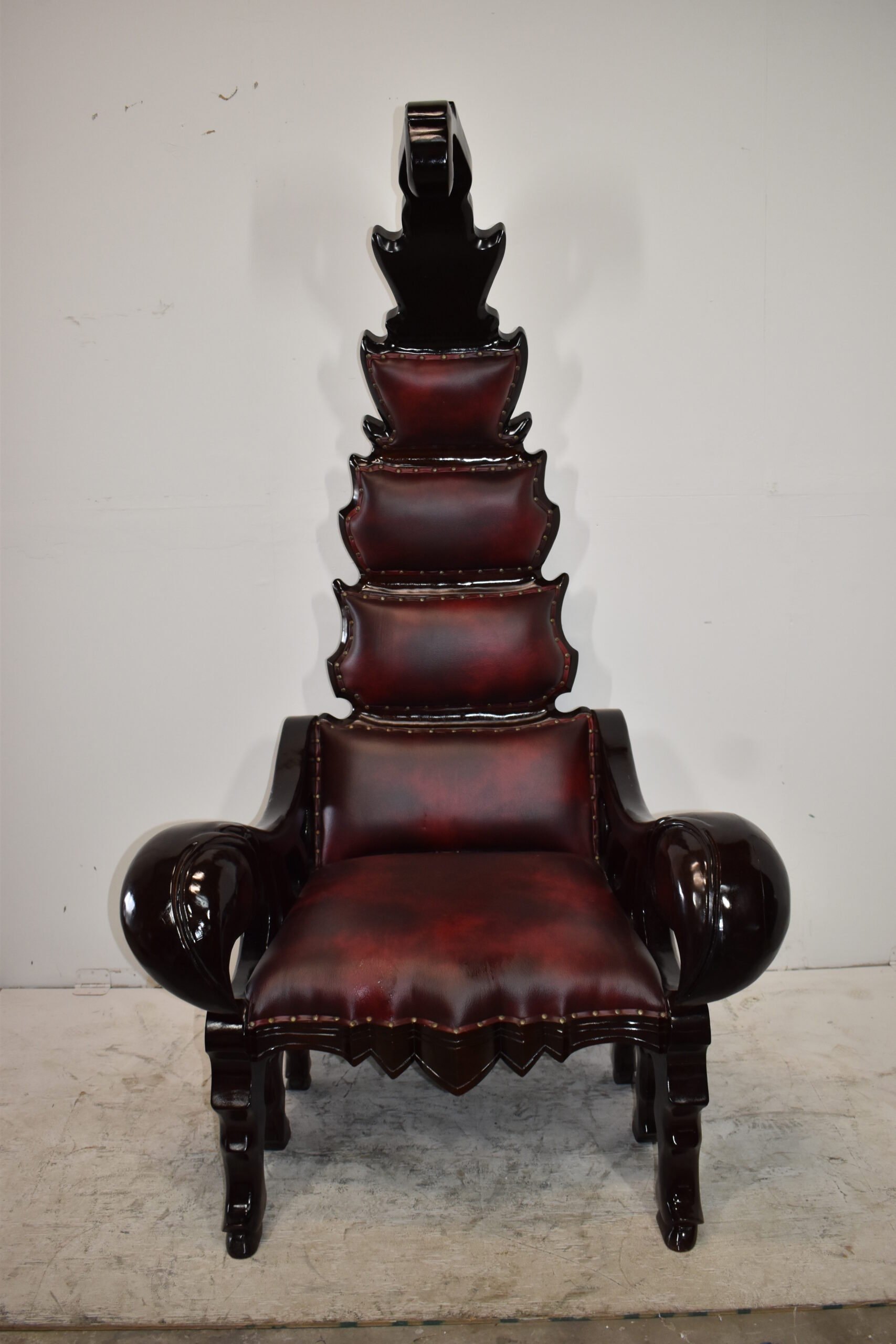 Giant Scorpion King Chair with Burgundy and Brown Colors Size 39