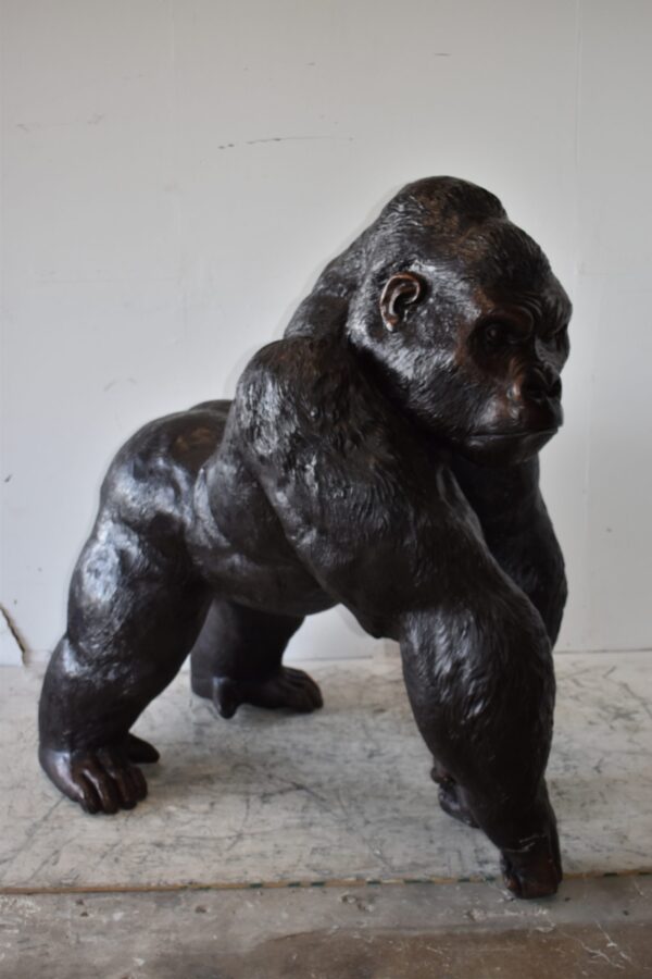 Giant King Kong Gorilla Looking Around Bronze Statue Size: 58" x 38" x 60"H - Image 12