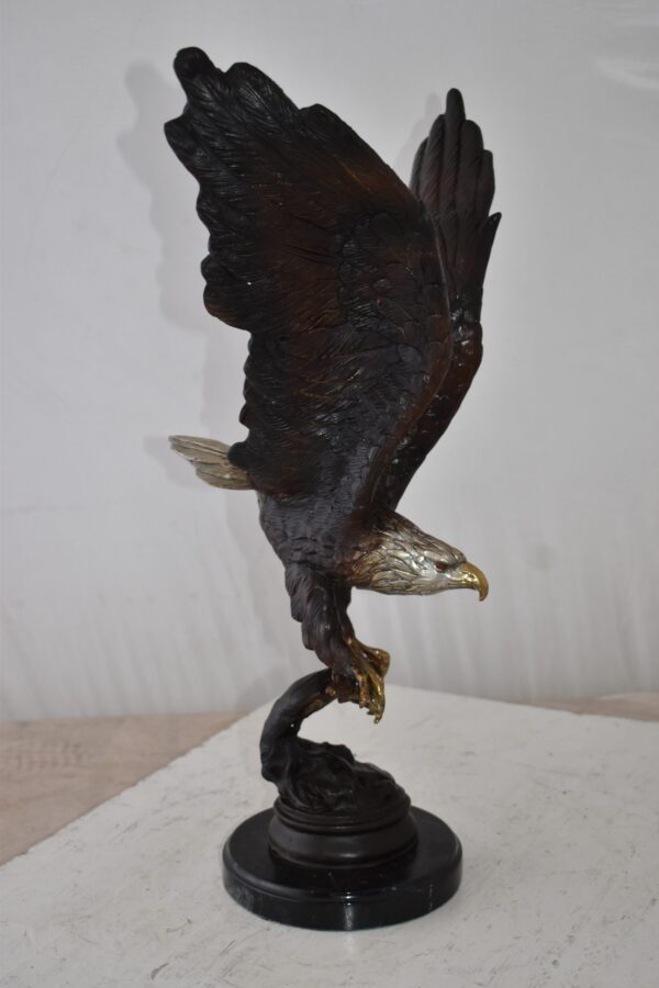 Eagle Holding His Fish Prey Flying Away Bronze Statue Size: 14" x 11" x 23"H - Image 5