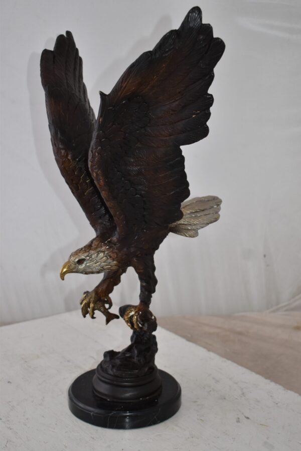 Eagle Holding His Fish Prey Flying Away Bronze Statue Size: 14" x 11" x 23"H - Image 10