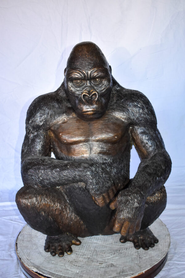 Gorilla Sitting Detailed and Impressive Bronze Statue Size: 22" x 16" x 30"H - Image 3