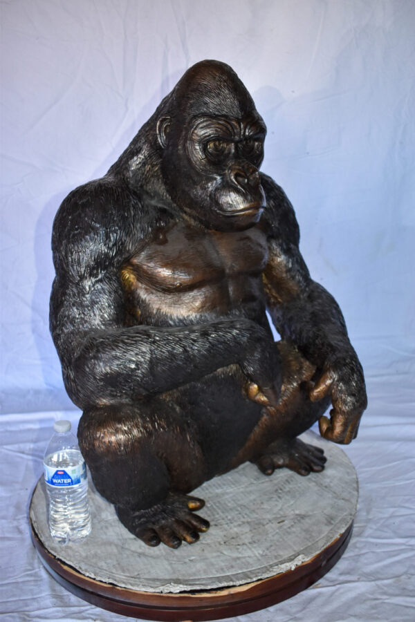 Gorilla Sitting Detailed and Impressive Bronze Statue Size: 22" x 16" x 30"H - Image 4
