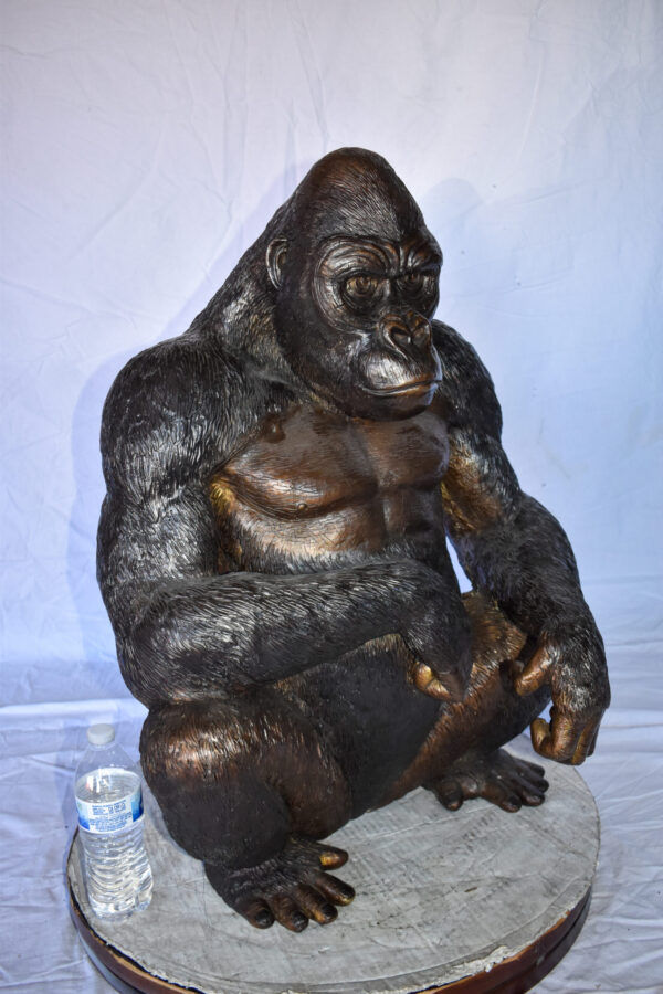 Gorilla Sitting Detailed and Impressive Bronze Statue Size: 22" x 16" x 30"H - Image 5