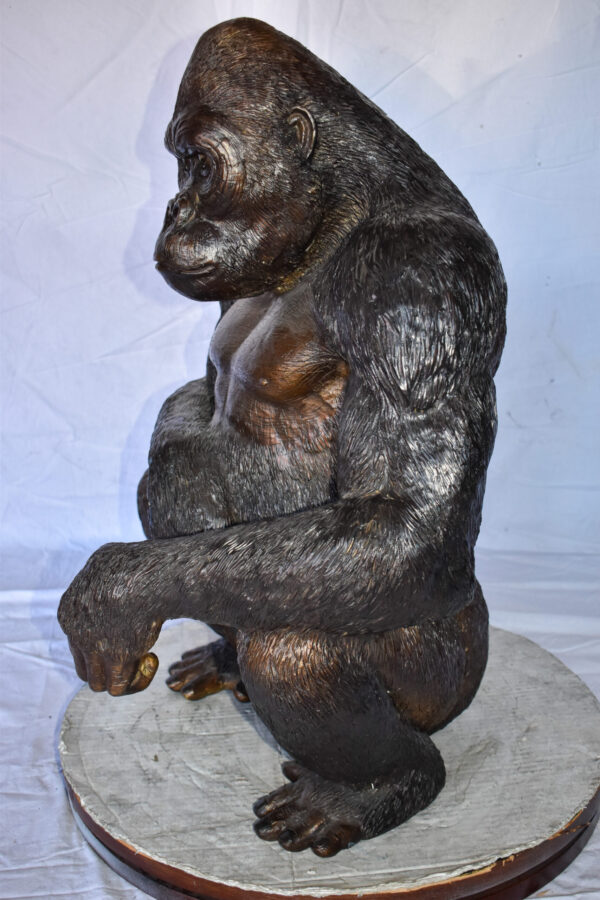 Gorilla Sitting Detailed and Impressive Bronze Statue Size: 22" x 16" x 30"H - Image 10